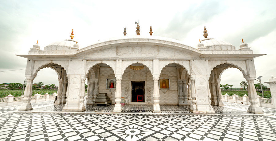 Photo of पावापुरी जल मंदिर, Pawapuri Jal Mandir Road, Pavapuri, Bihar, India by Hitendra Gupta
