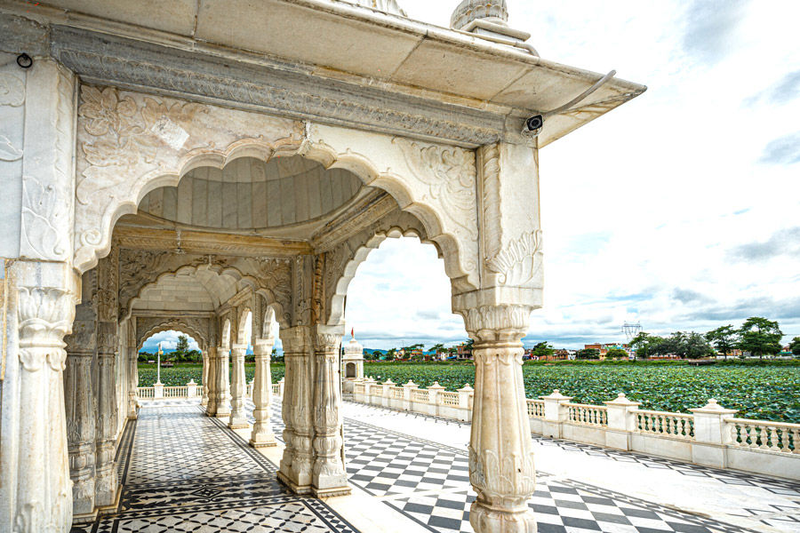 Photo of पावापुरी जल मंदिर, Pawapuri Jal Mandir Road, Pavapuri, Bihar, India by Hitendra Gupta