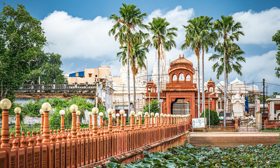 Photo of पावापुरी जल मंदिर, Pawapuri Jal Mandir Road, Pavapuri, Bihar, India by Hitendra Gupta