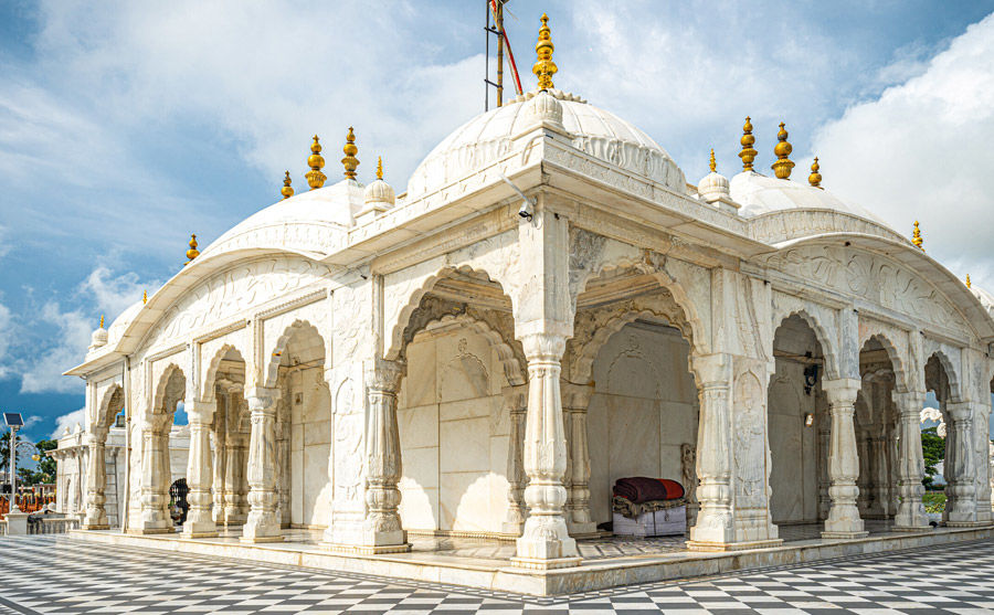 Photo of जल मंदिर पावापुरी: भगवान महावीर का निर्वाण स्थल, जहां उन्होंने दिया था पहला और अंतिम उपदेश by Hitendra Gupta