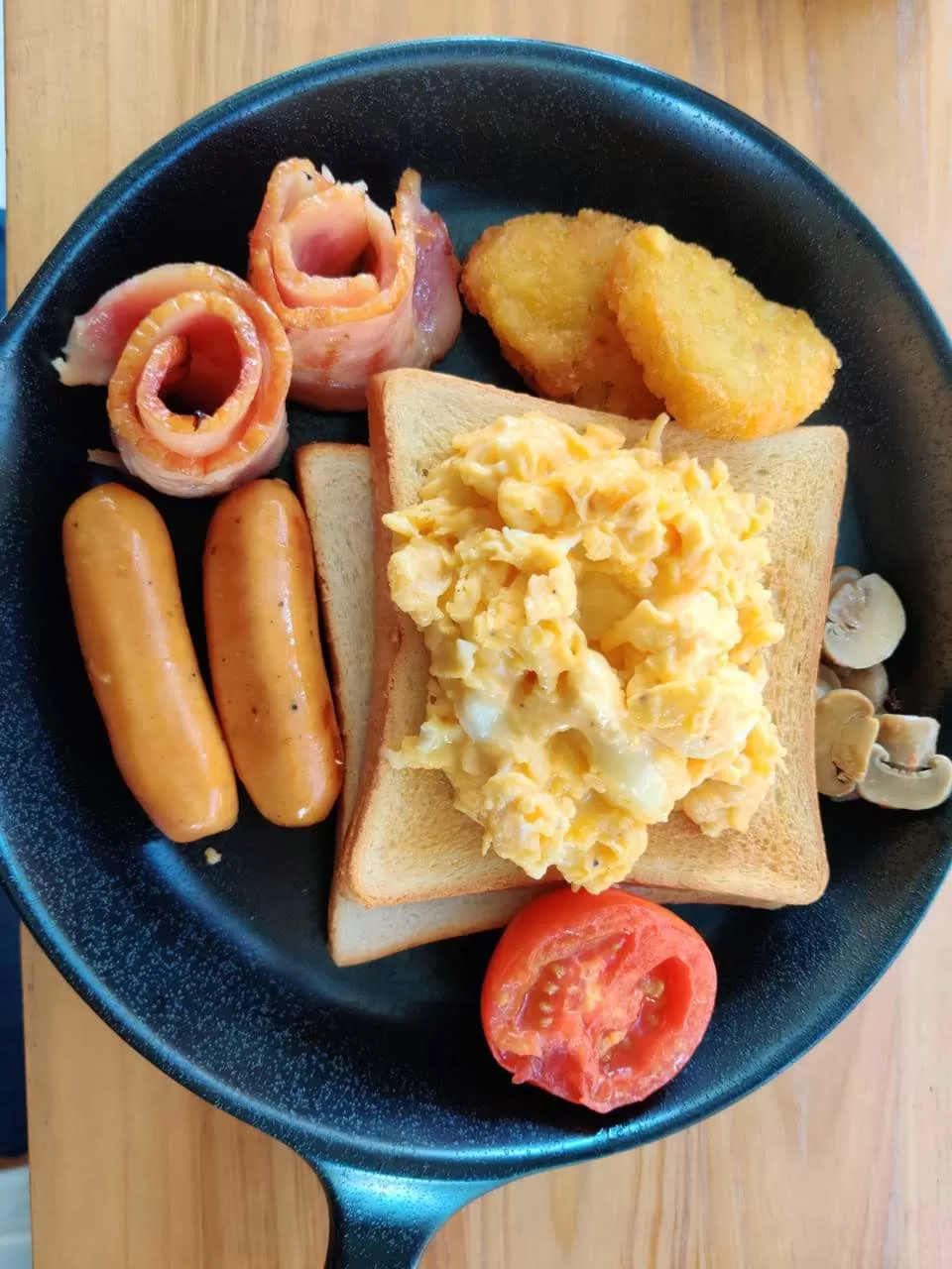 Photo of Dot. Cafe' Krabi, Soi 1 Ao Nang, Mueang Krabi District, Krabi, Thailand by Nitesh K