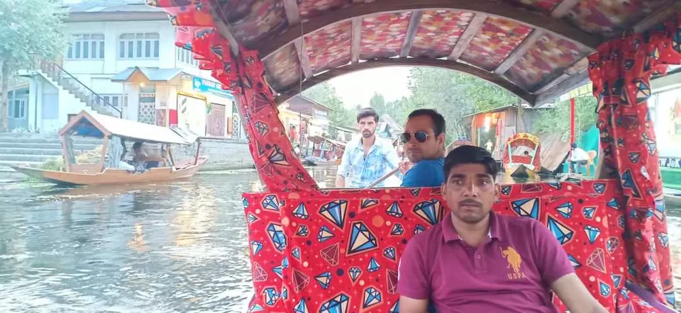 Photo of Dal Lake, Srinagar by krishna kumar