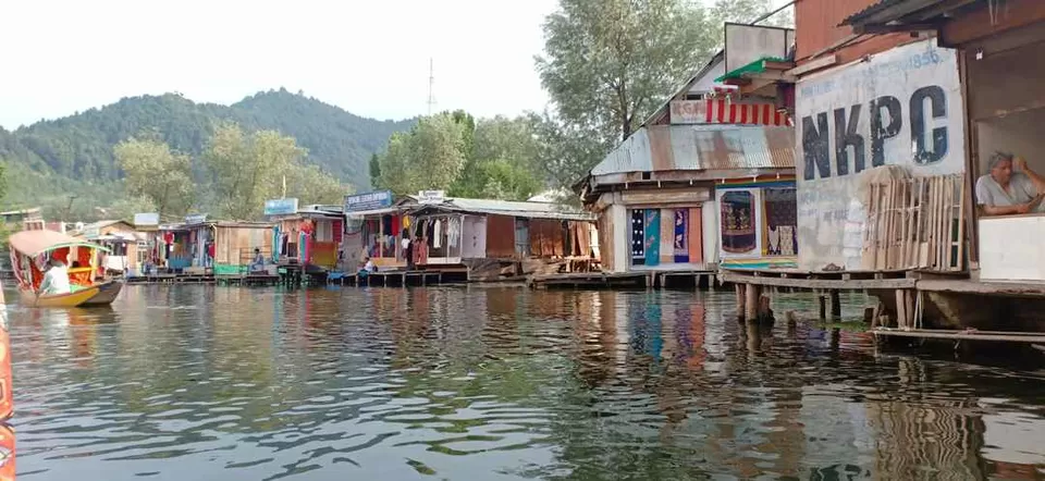 Photo of Dal Lake, Srinagar by krishna kumar