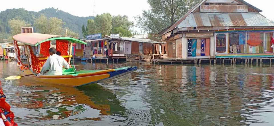 Photo of Dal Lake, Srinagar by krishna kumar