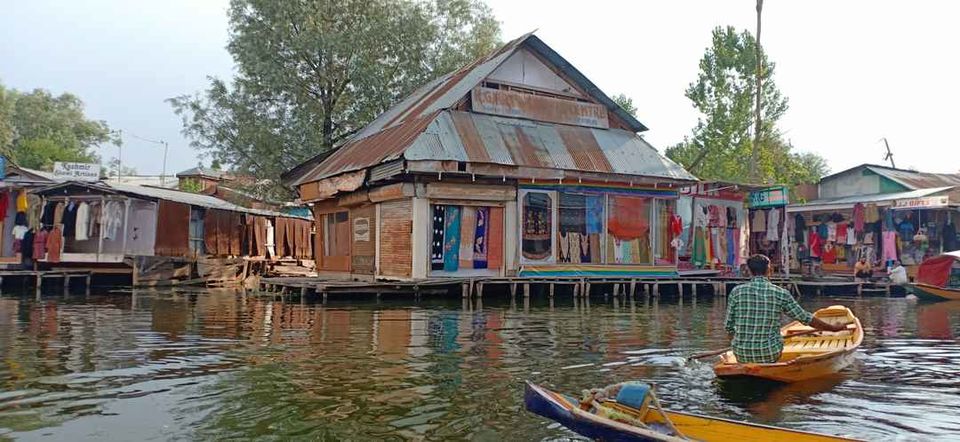 Photo of Dal Lake, Srinagar by krishna kumar