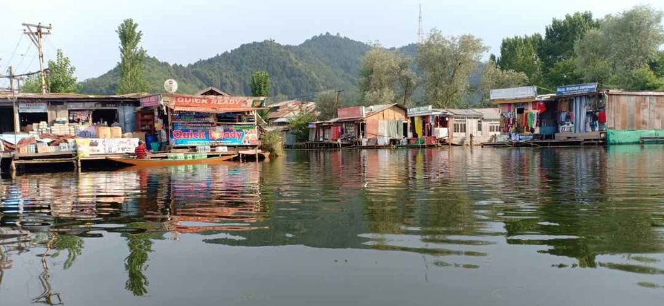 Photo of Dal Lake, Srinagar by krishna kumar