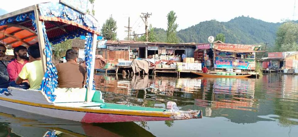 Photo of Dal Lake, Srinagar by krishna kumar