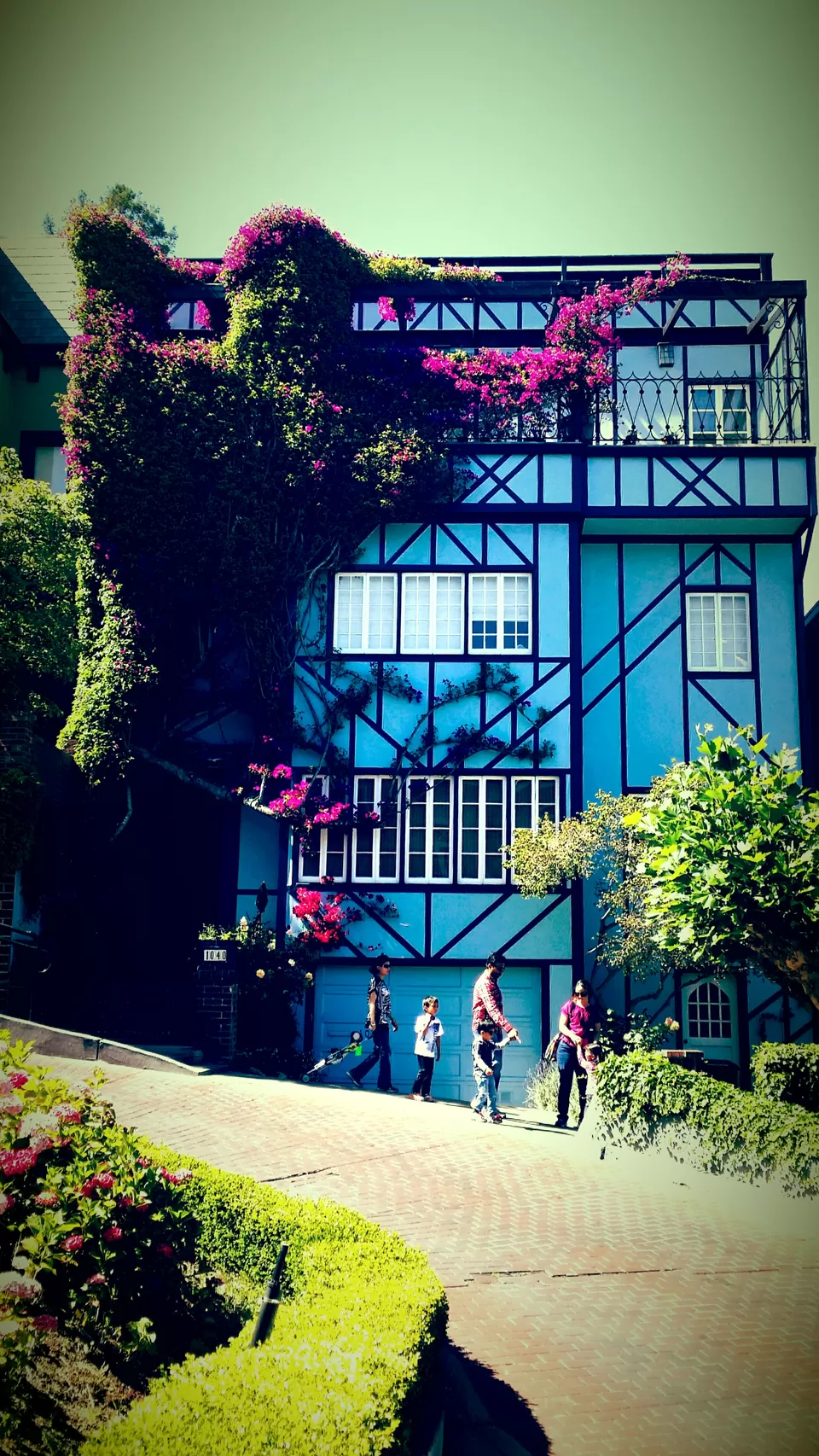 Photo of Lombard Street, San Francisco, CA, USA by Hardeep Solanki 