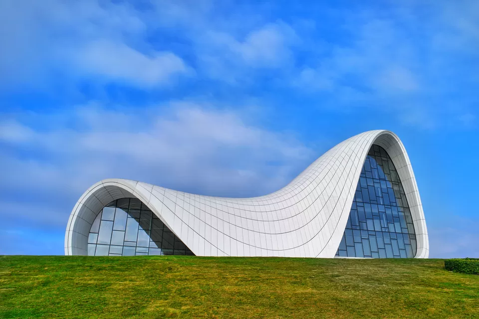 Photo of Heydar Aliyev Center, Heydar Aliyev prospekti, Baku, Azerbaijan by Hardeep Solanki 