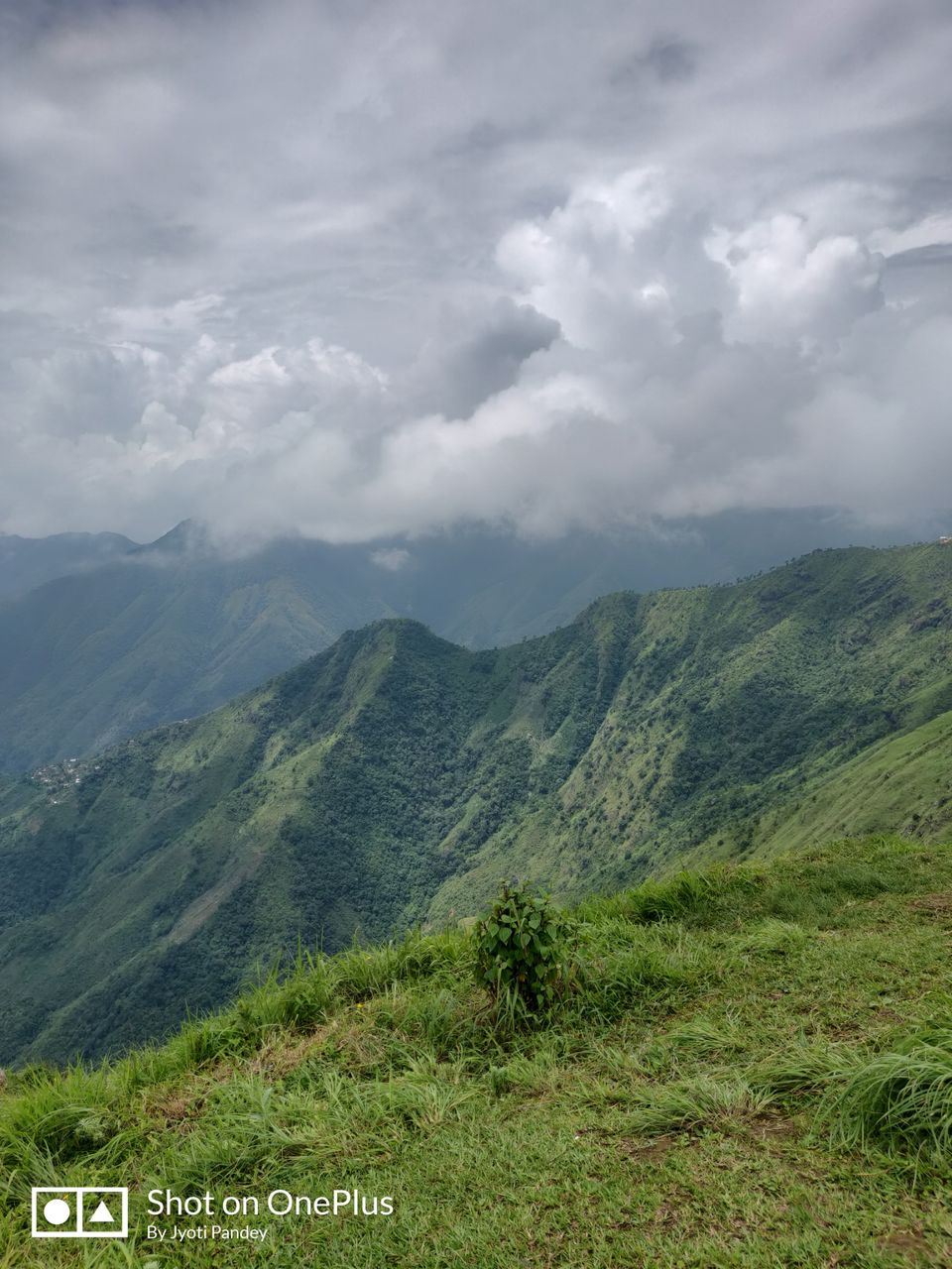 Photo of Laitlum Canyon Ridge, Laitlum, Meghalaya, India by Jyoti Pandey
