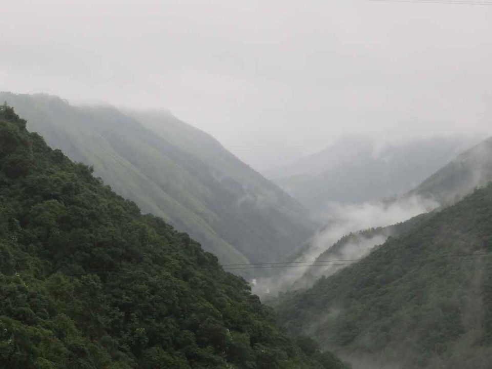 Photo of Mawkdok Dympep Valley View Point, Cherrapunjee, Meghalaya, India by Jyoti Pandey