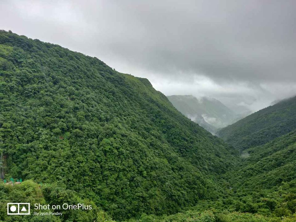 Photo of Mawkdok Dympep Valley View Point, Cherrapunjee, Meghalaya, India by Jyoti Pandey