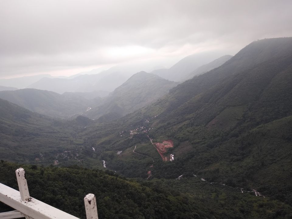 Photo of Mawjngih Lapynshongdor View Point, National Highway 206, Mawkajem, Meghalaya, India by Jyoti Pandey