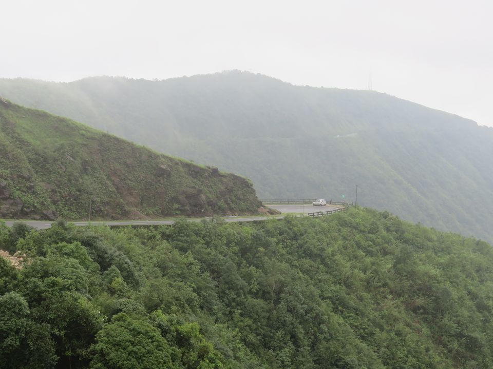 Photo of Mawjngih Lapynshongdor View Point, National Highway 206, Mawkajem, Meghalaya, India by Jyoti Pandey
