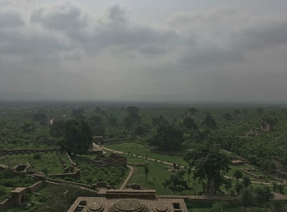 Photo of Bhangarh Fort, Bhangarh, Rajasthan, India by raghavendra nanubala