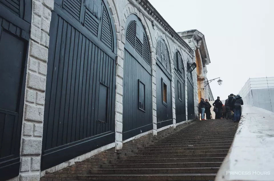 Photo of Rialto Bridge, Venice, Metropolitan City of Venice, Italy by Sharon Phang