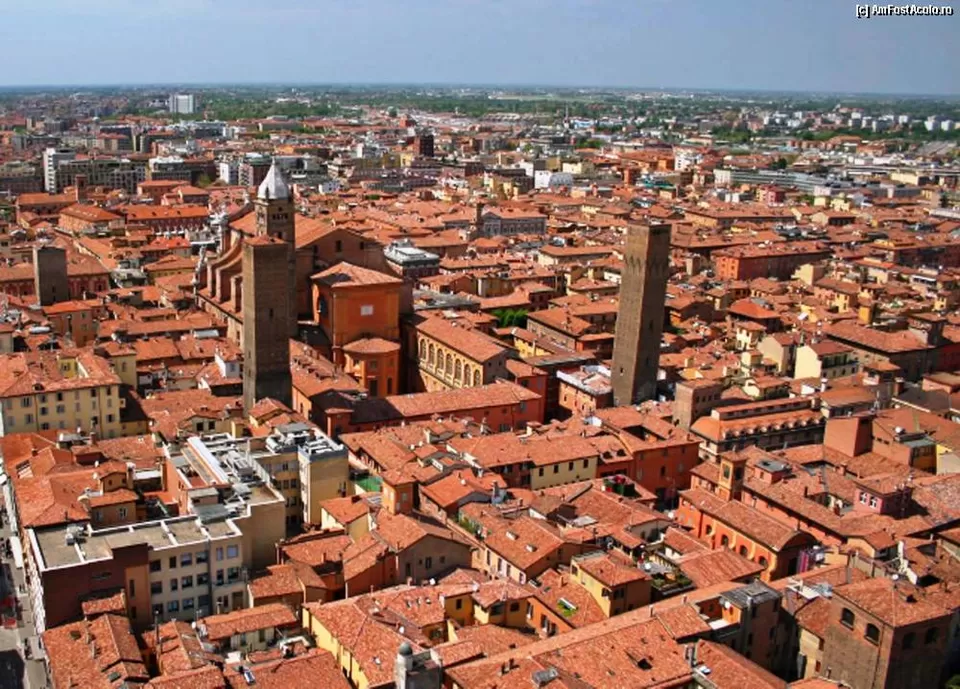 Photo of Bologna, Italy by RoDrea Libro