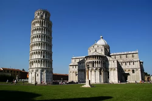 Photo of Pisa, Italy by RoDrea Libro