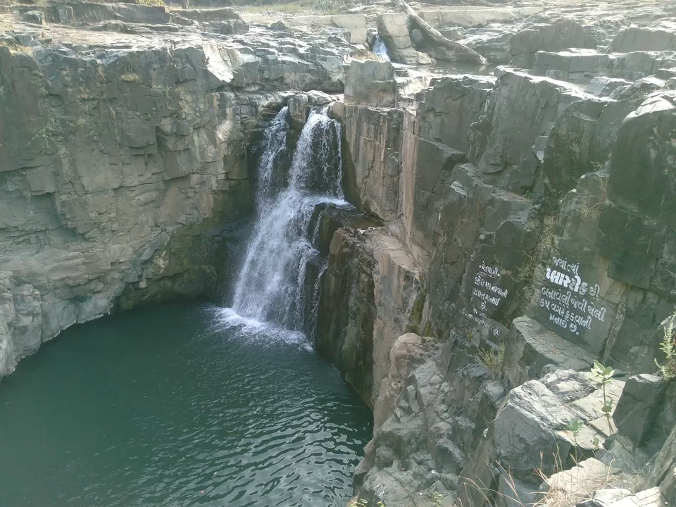 Photo of Zarwani Waterfall, Dhirkhadi, Gujarat 393155, India by Krishan Ramani