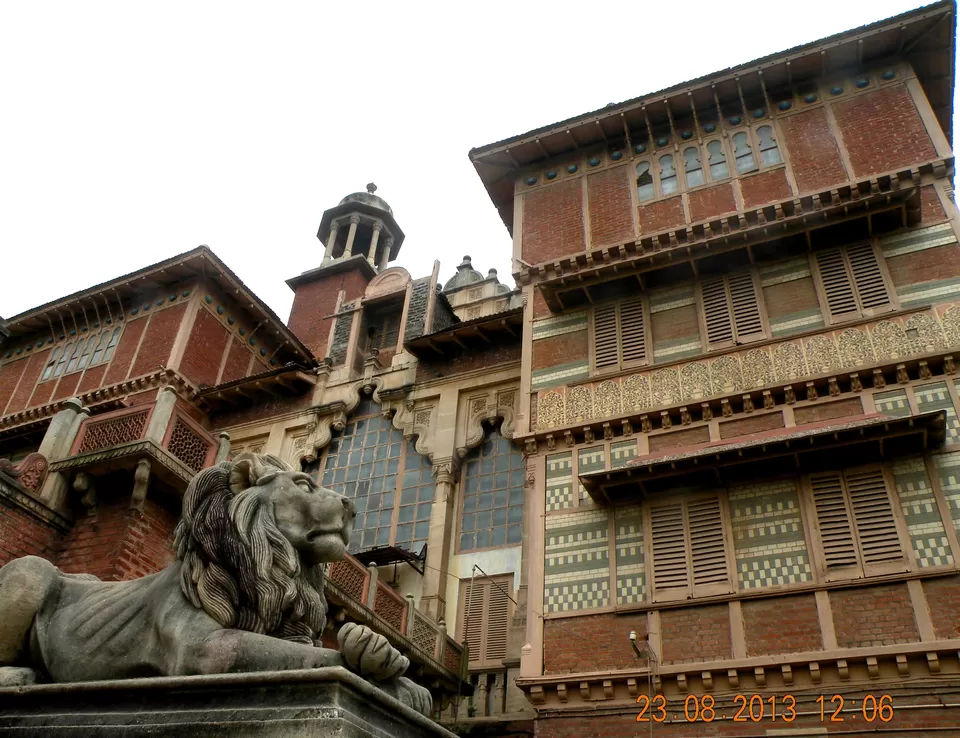 Photo of Museum, Baroda, Gujarat, India by Krishan Ramani