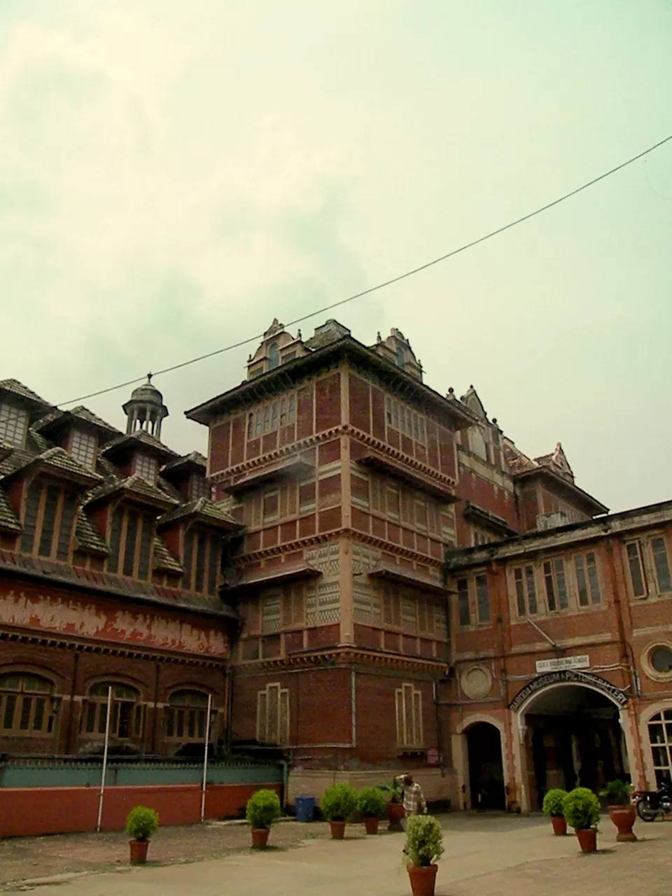 Photo of Museum, Baroda, Gujarat, India by Krishan Ramani