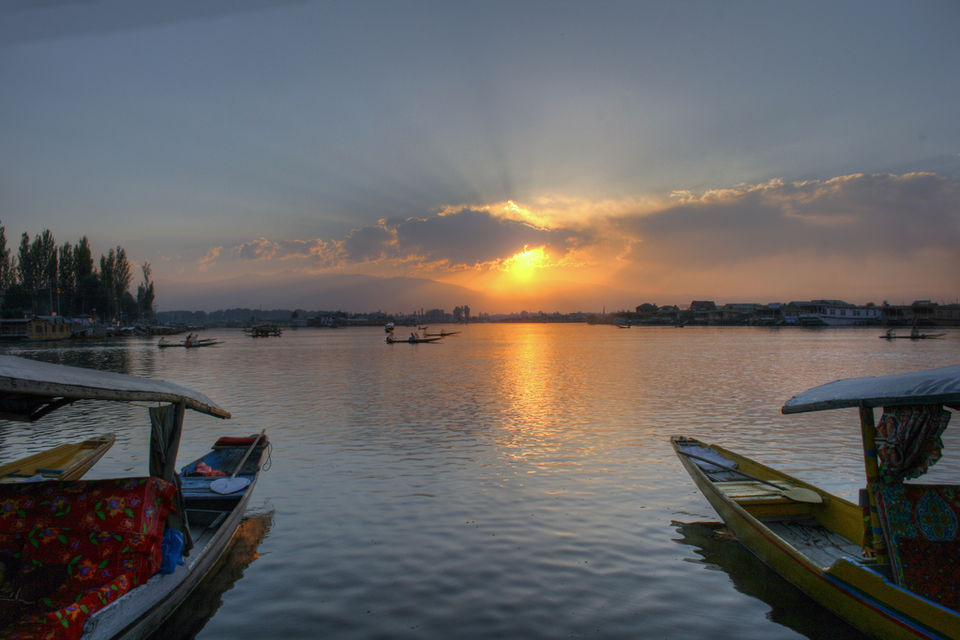 Photo of Houseboats- The Floating Palaces of Kashmir 3/17 by Kanika Saxena