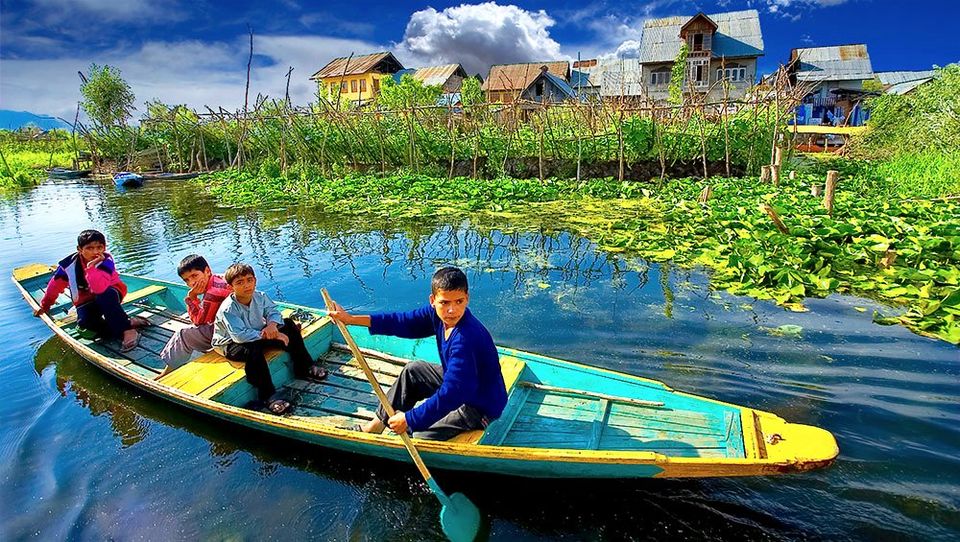 Photo of Houseboats- The Floating Palaces of Kashmir 4/17 by Kanika Saxena