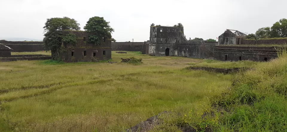 Photo of Jaigad Fort, Jaigad, Maharashtra, India by Eswar Ch