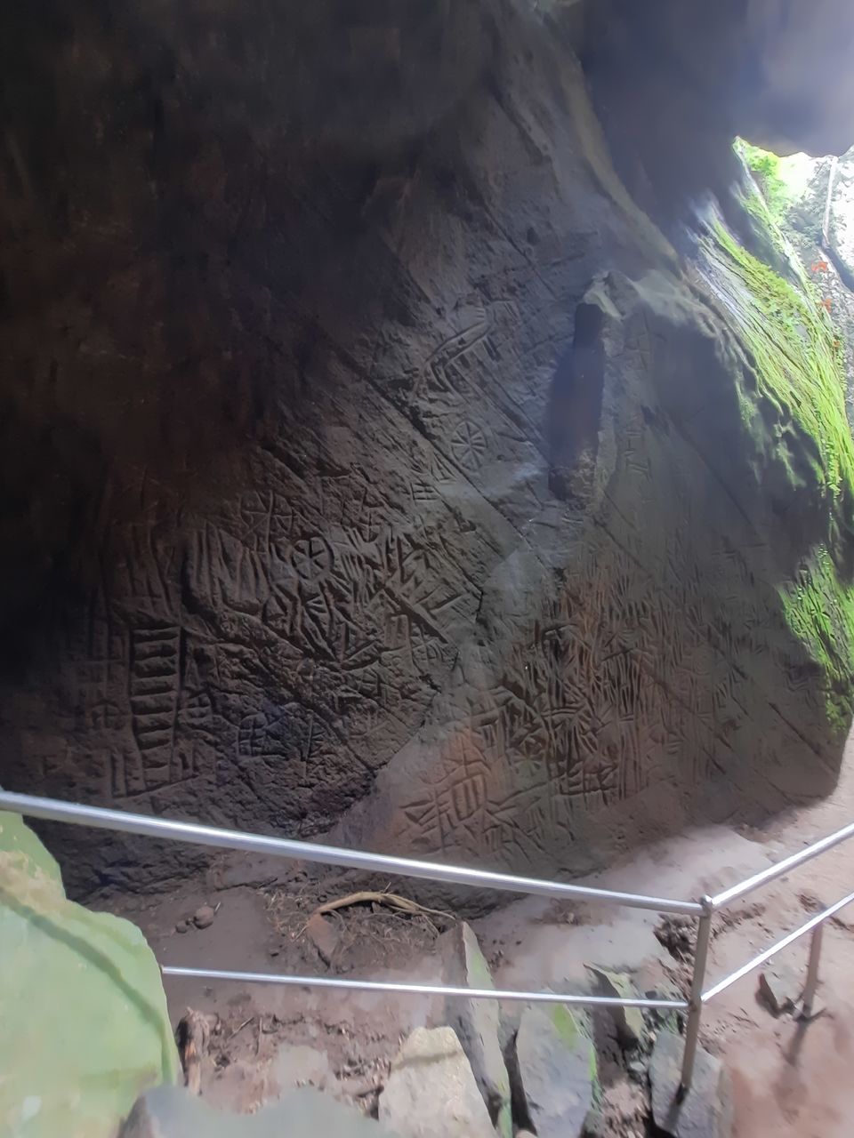 Photo of Edakkal Caves, Nenmeni, Kerala, India by Eswar Ch