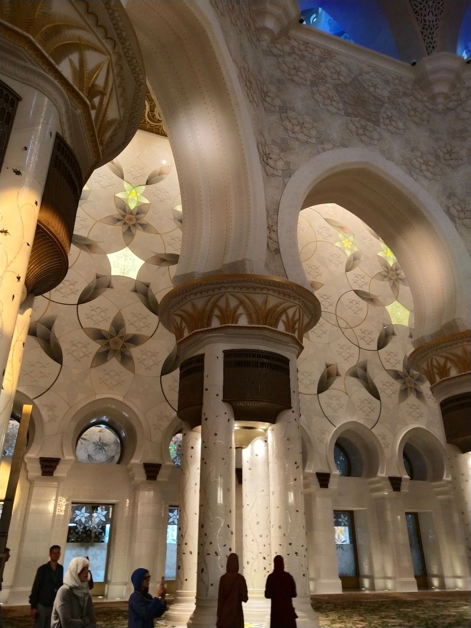 Photo of Sheikh zayed mosque - Abu Dhabi - United Arab Emirates by Sweta Sheth Mehta