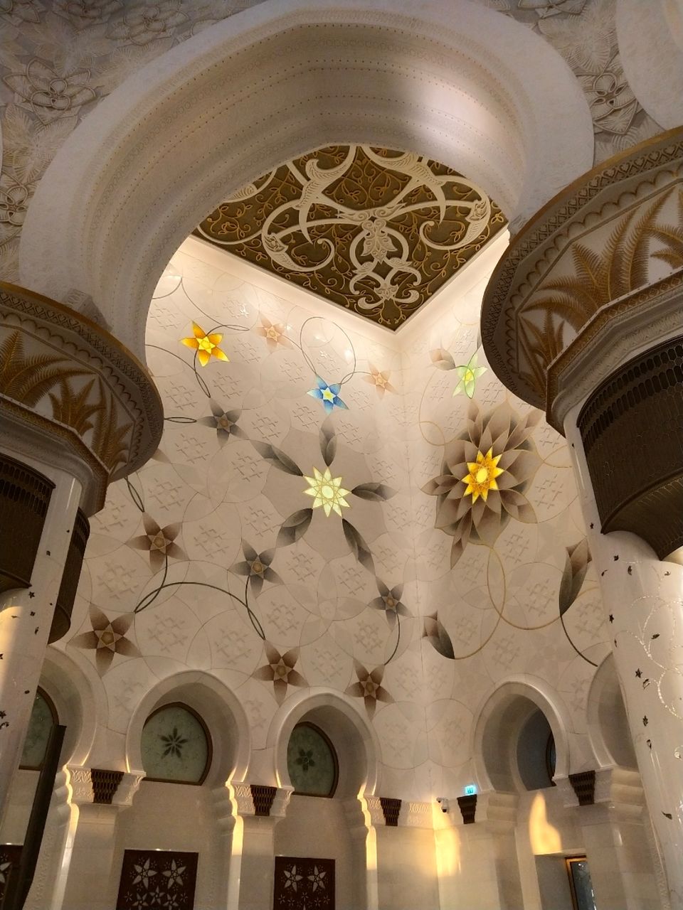 Photo of Sheikh zayed mosque - Abu Dhabi - United Arab Emirates by Sweta Sheth Mehta
