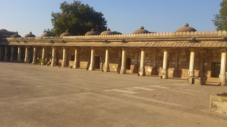 Sarkhej Roza: Indo Saracenic Architecture Mosque In Ahmedabad - Tripoto