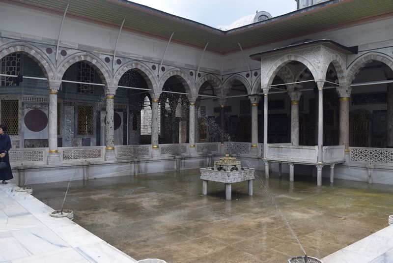 Photo of Hobyar Mahallesi, Topkapı Palace, Büyük Postane Caddesi, Fatih/Istanbul, Turkey by Aditi Chaudhary