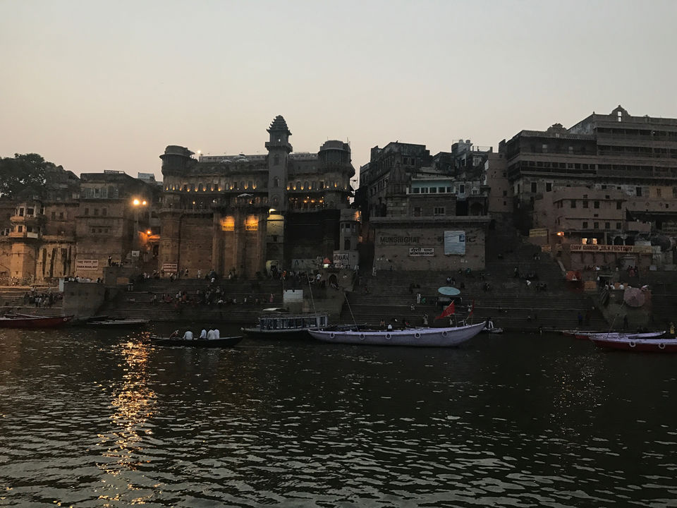 Photo of Darbhanga Ghat, Bangali Tola, Varanasi, Uttar Pradesh, India by Michael Pargal