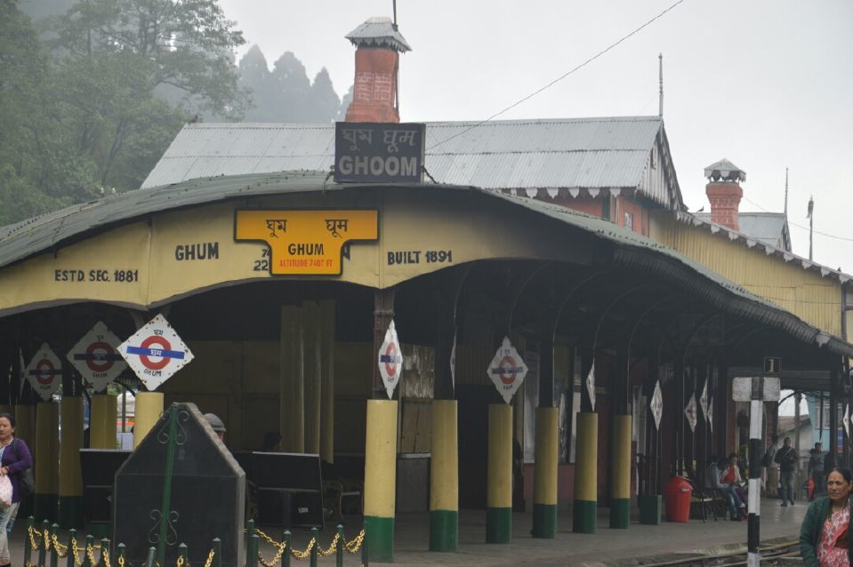 Photo of Darjeeling, West Bengal, India by Samaakhya