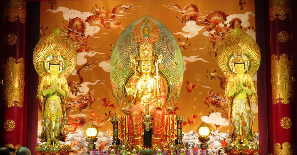 Photo of A brush with Buddhism at the Buddha Tooth Relic Temple 1/1 by Ankita & Mohit