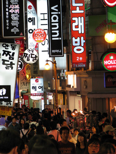 Photo of Myeong-dong, Seoul, South Korea by Afni Amin