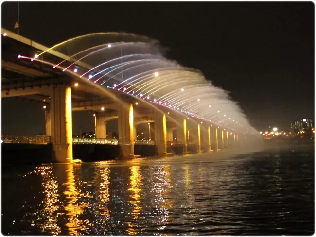 Photo of Banpo Bridge, Seoul, South Korea by Afni Amin