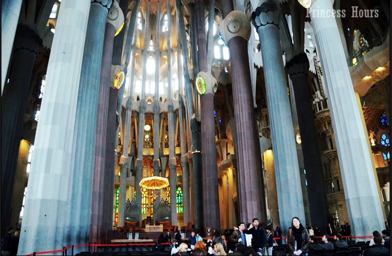 Photo of Sagrada Familia, Carrer de Mallorca, Barcelona, Spain by Sharon Phang