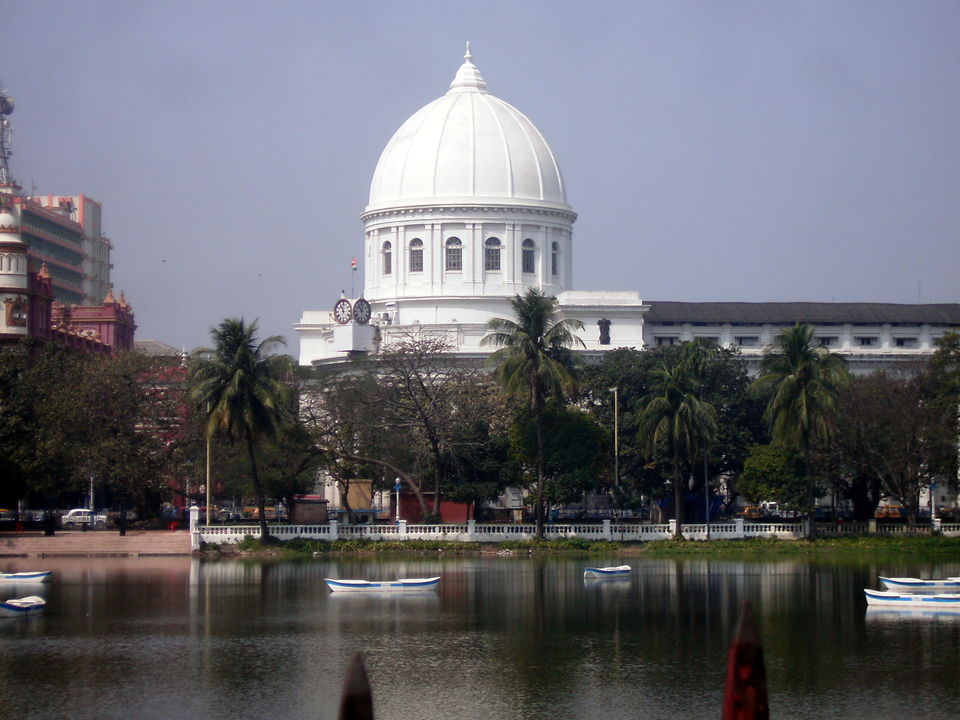 Photo of GPO overlooking the Lal Dighi by Debashree Roy