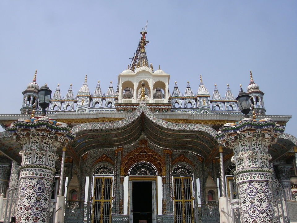 Photo of Pareshnath Jain Temple by Debashree Roy