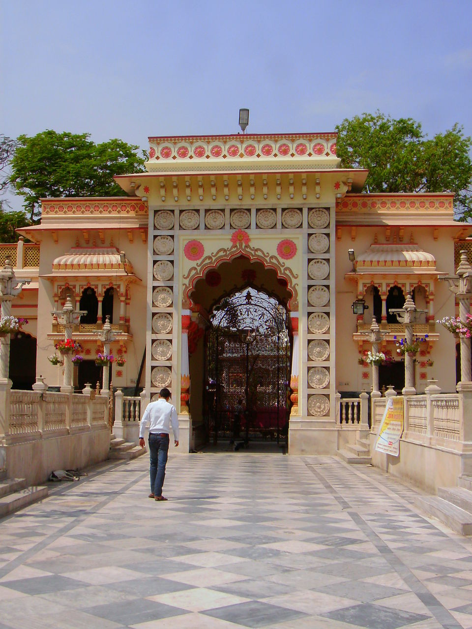Photo of Pareshnath Jain Temple by Debashree Roy