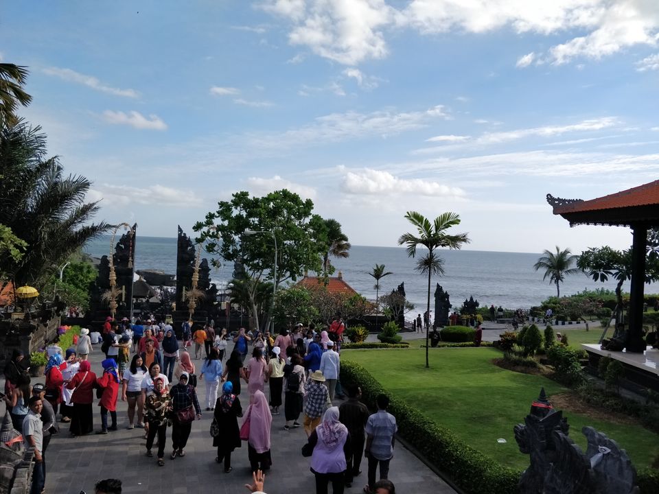 Photo of Tanah Lot Temple, Jalan Tanah Lot, Beraban, Tabanan Regency, Bali, Indonesia by Prateek Gupta