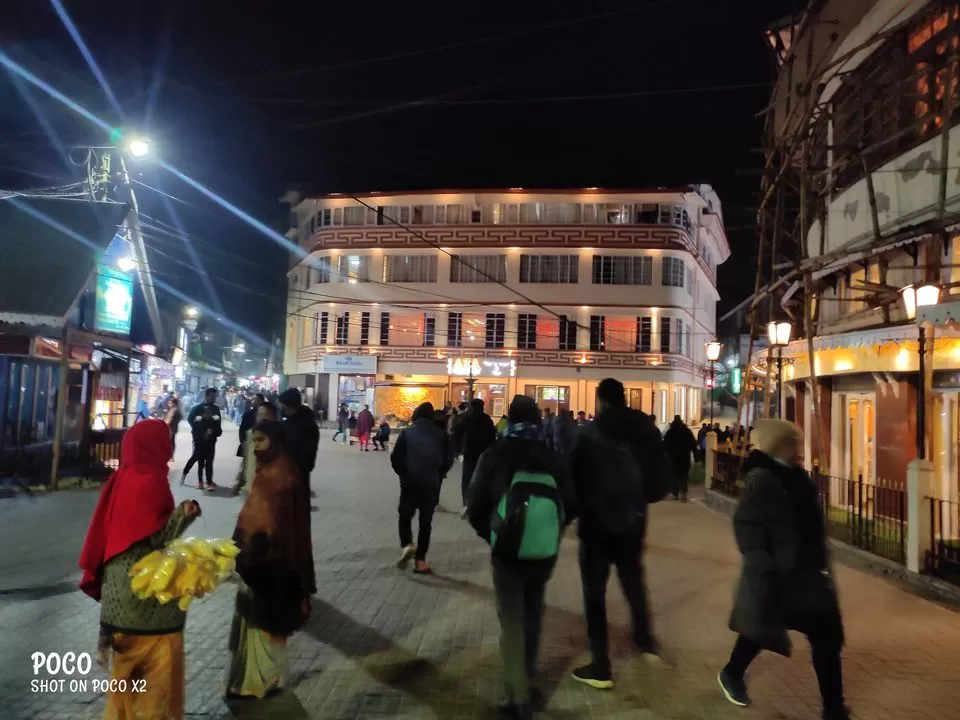 Photo of Mall Road, Manbari Basti, Darjeeling, West Bengal, India by Prateek Gupta