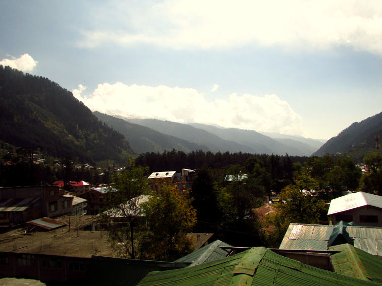 Photo of Manali- Beauty of hills, snow and greens. 4/20 by anila