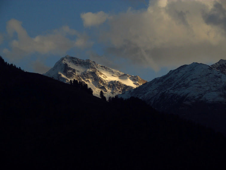 Photo of Manali- Beauty of hills, snow and greens. 6/20 by anila