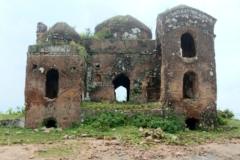 Photo of Journey to the unheard history of Chotanagpur : Navratnagarh, Gumla, Jharkhand by anila