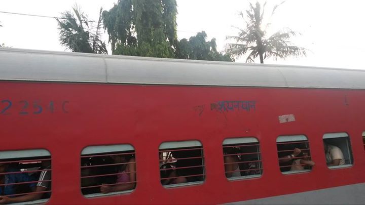 Photo of Essence of Sleeper Class in Purushottam Express by Avinash Singh