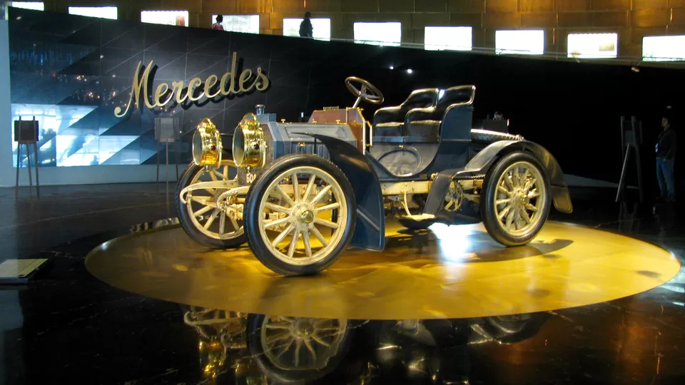 Photo of Mercedes-Benz Museum, Mercedesstraße, Stuttgart, Germany by Lemuel Dsouza
