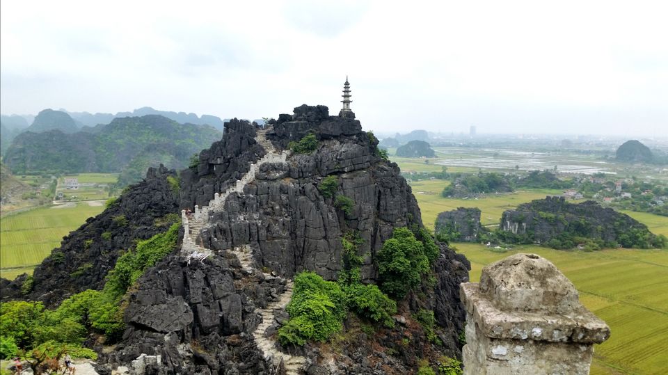 Photo of 500 steps to Hang Múa pagoda - Ninh Binh, Vietnam by Jodev Devassy